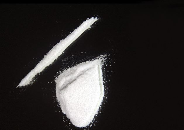 Burgemeester Buma sluit drugspand aan de Esdoornstraat in Leeuwarden