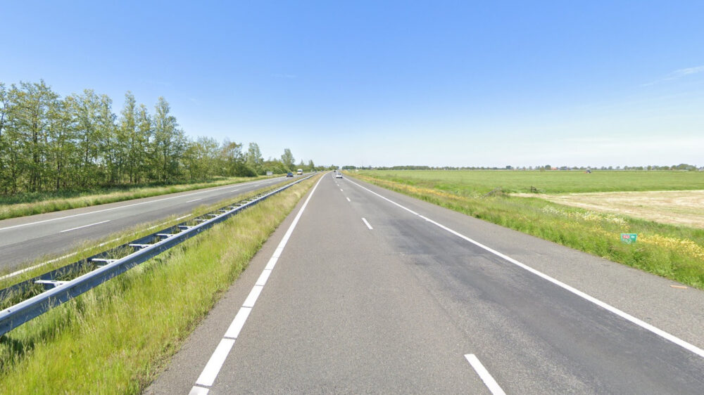 A32 afgesloten tussen Heerenveen en Akkrum door gekantelde vrachtwagen
