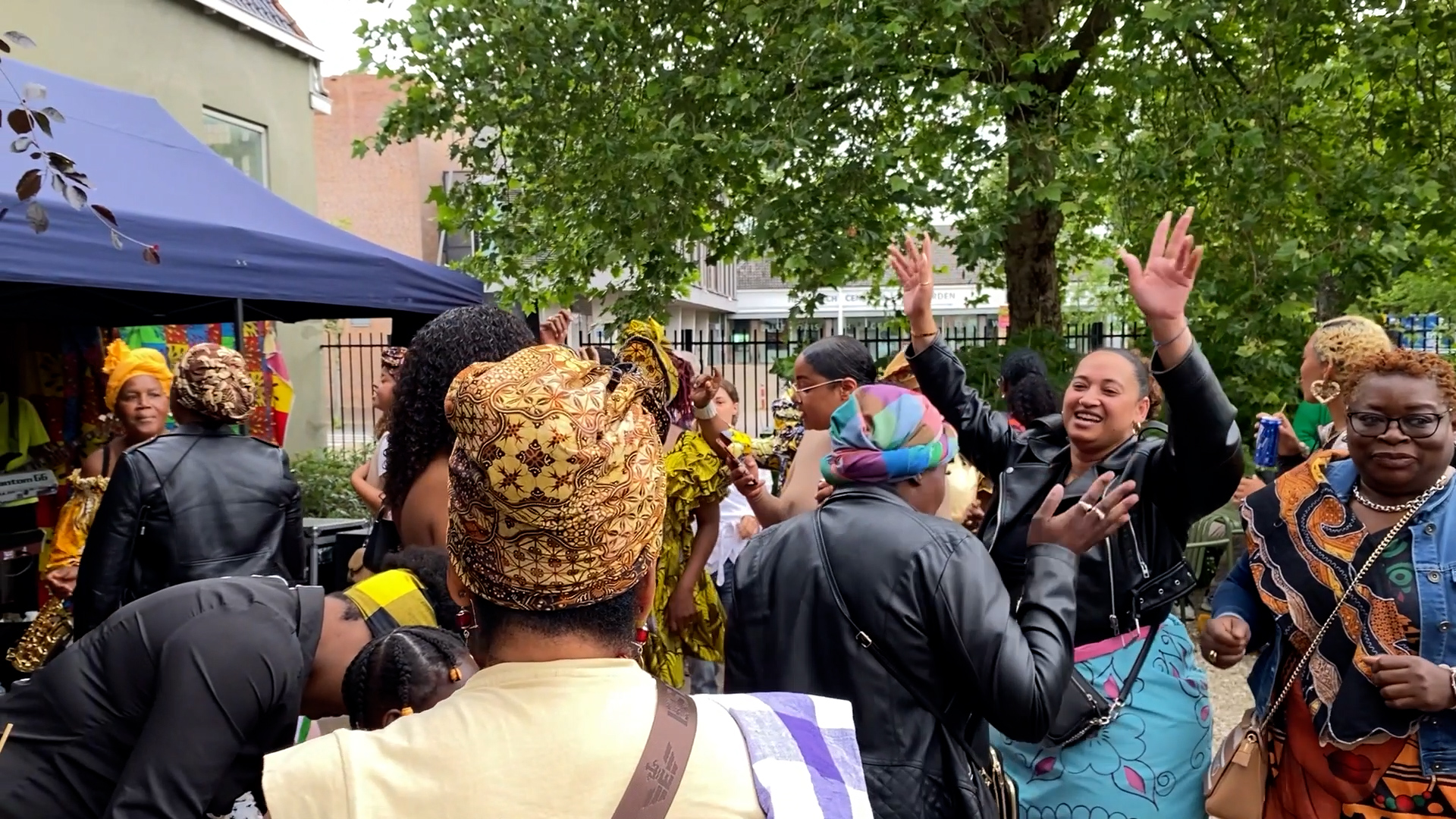 VIDEO: Leeuwarden herdenkt en viert afschaffing slavernij “De dag dat de vrijheid voor mijn voorouders begon”