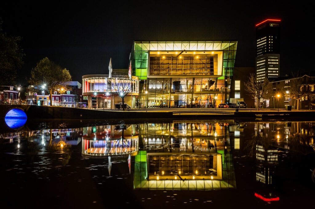 Miljoen Verbouw Stadsschouwburg De Harmonie kost 1 miljoen euro extra - Omroep ...