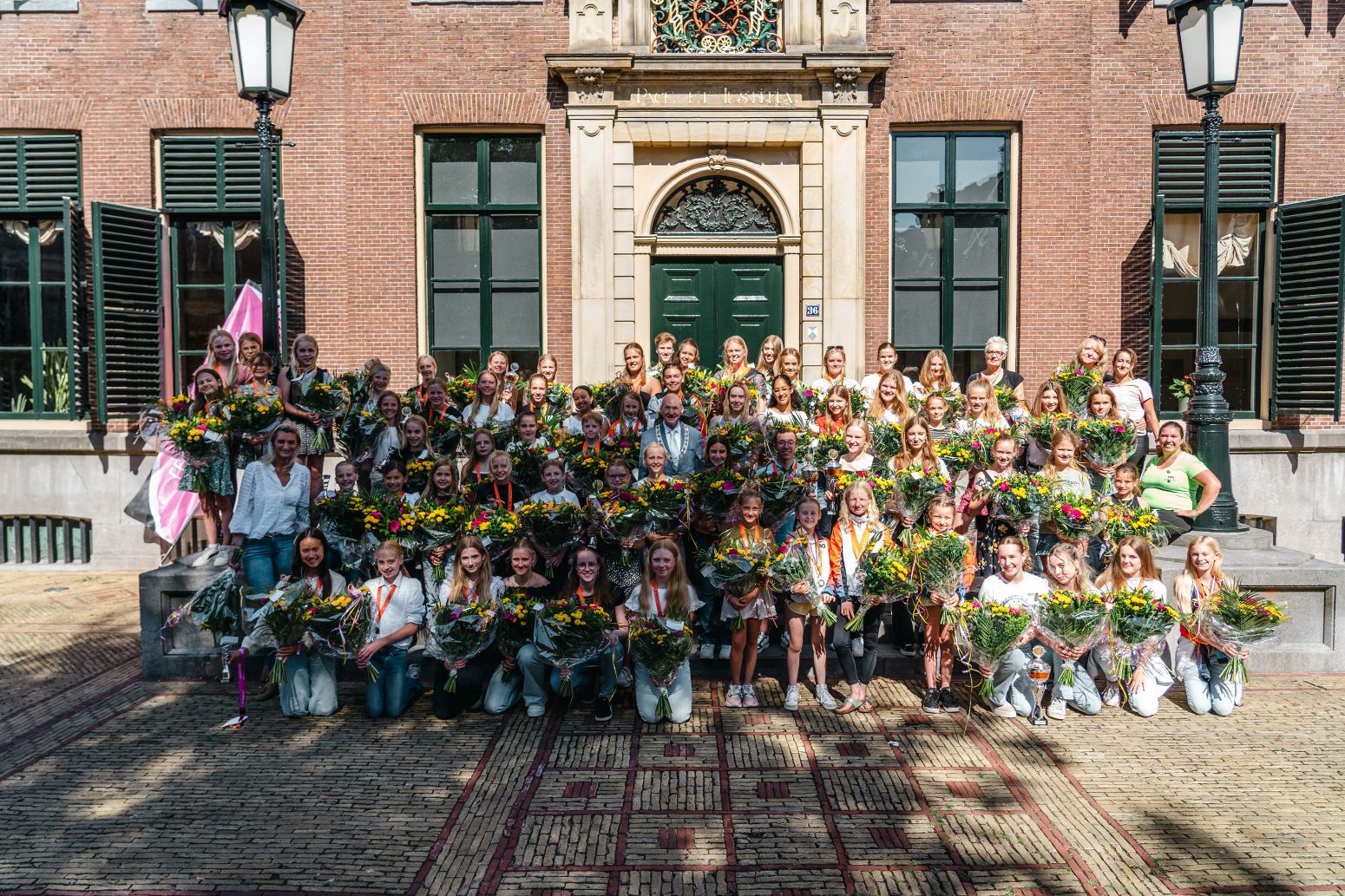 Prijswinnende Leeuwarder gymnasten op Stadhuis in het zonnetje gezet