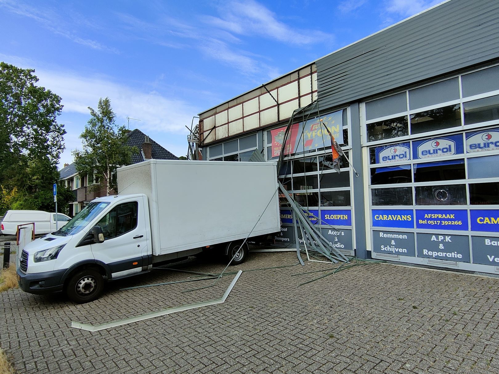 Storm veroorzaakt schade in Leeuwarden; treinen Arriva rijden weer