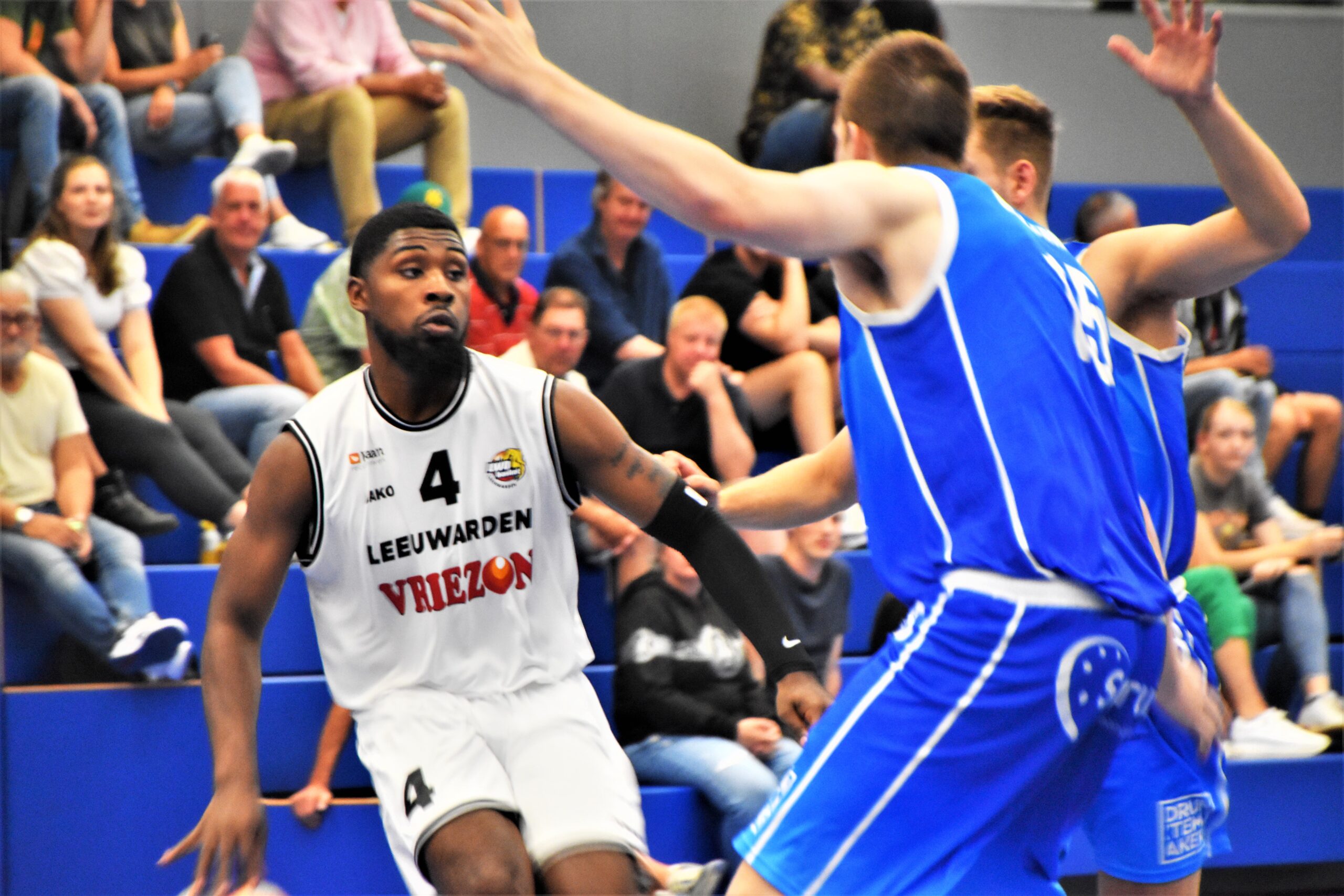 Twee zeges en verlies oefencampagne LWD Basket