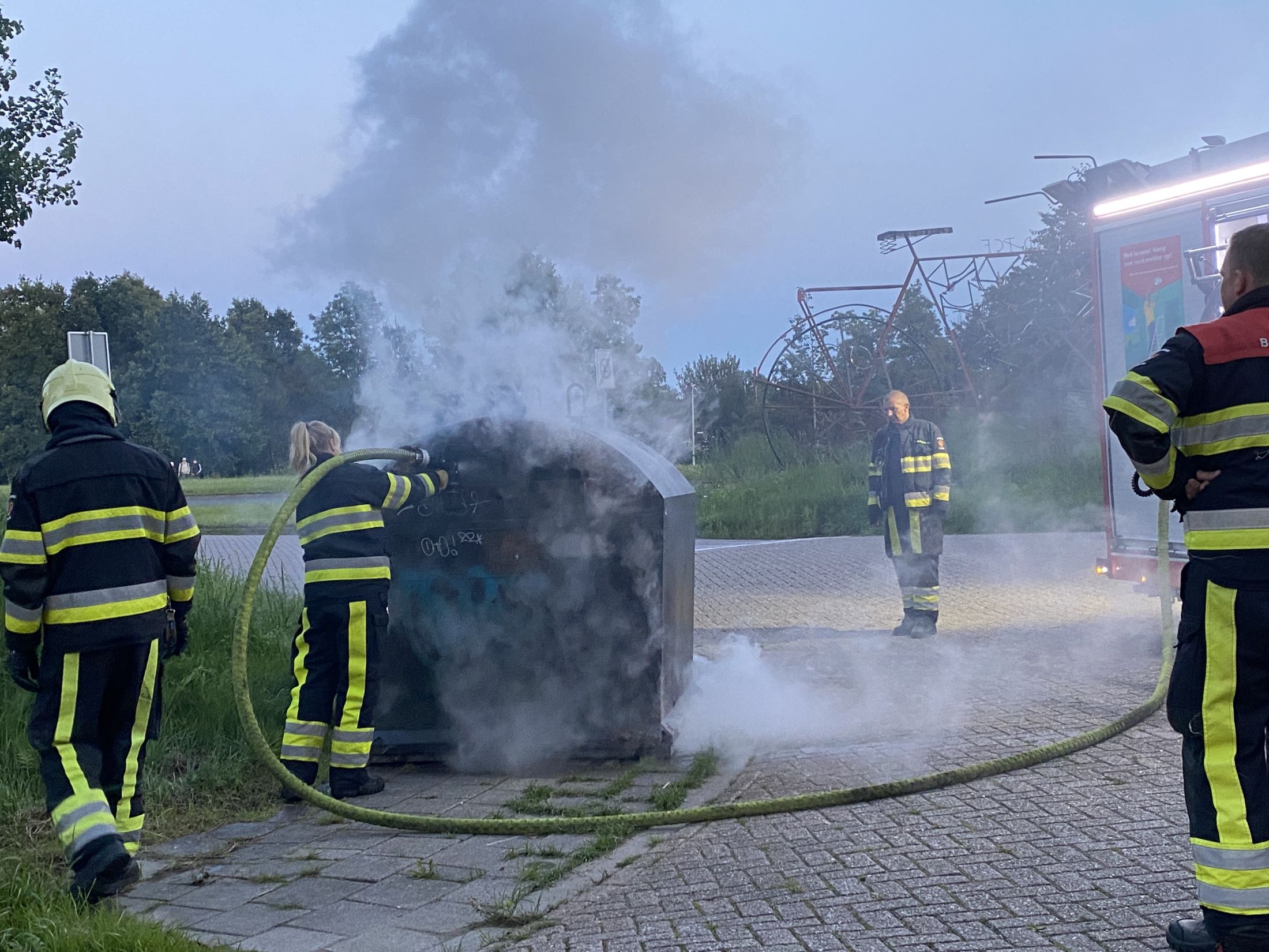 Brand in papiercontainer snel geblust in Leeuwarden