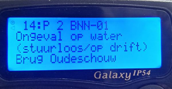 Brandweer Grou en Akkrum in actie voor sloep in problemen