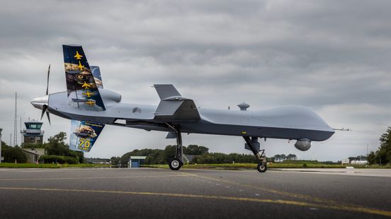 Eerste onbemand verkenningsvliegtuig MQ-9 van Nederland staat op vliegbasis Leeuwarden