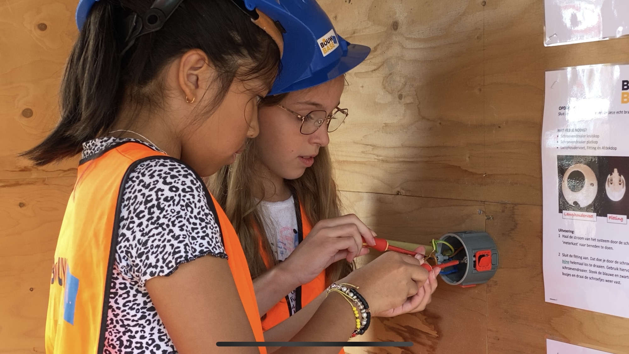 VIDEO: Nieuwe generatie bouwpersoneel hard nodig: “Ook vrouwen in de bouw juichen we toe”