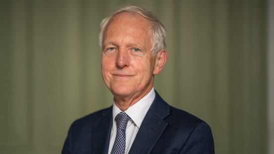 Auke van der Goot (OPNL), geboren in Huizum, houdt maiden speech in Eerste Kamer