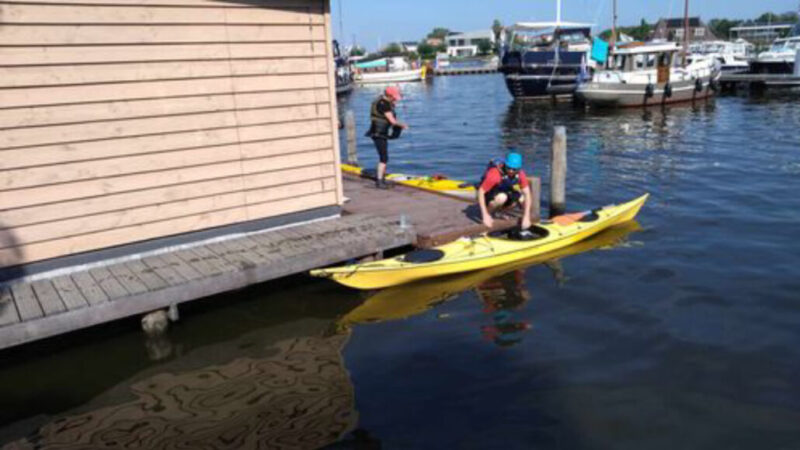 Eerste kanoërs leggen aan bij nieuwe kanosteiger in Grou