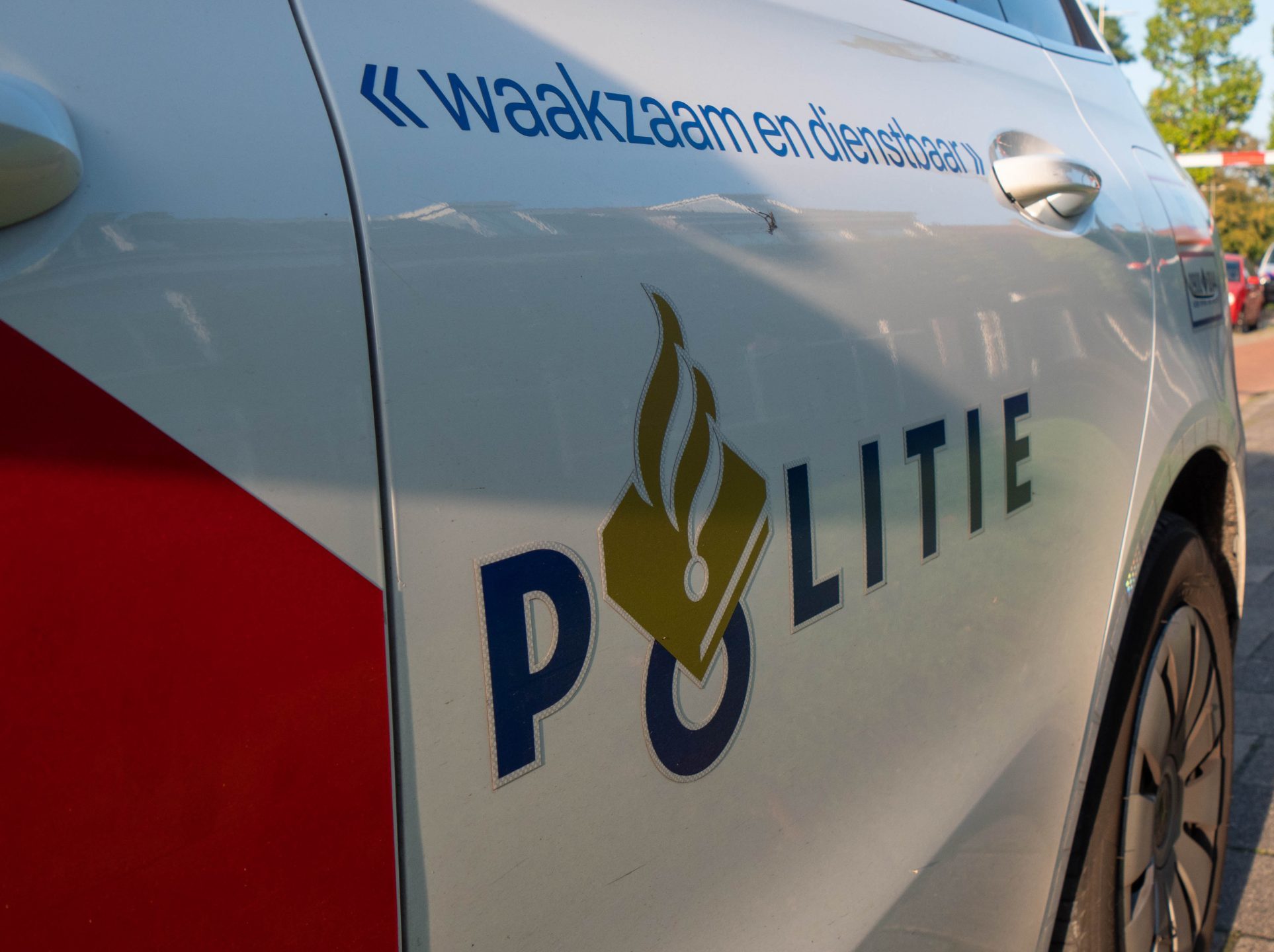 Man ernstig gewond na val van hoogte in Stiens