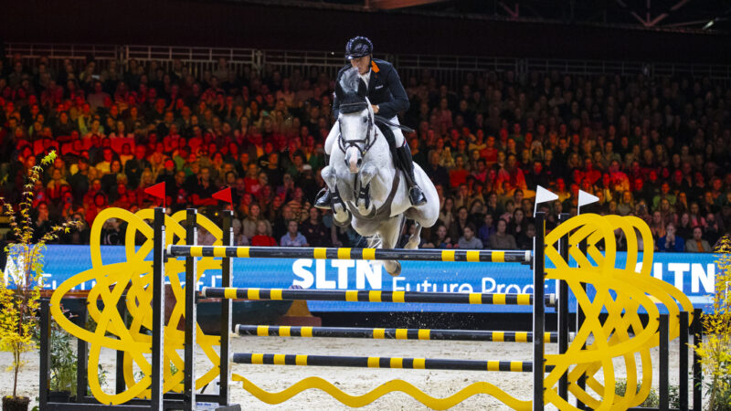 Jeroen Dubbeldam wint Grote Prijs van Indoor Friesland