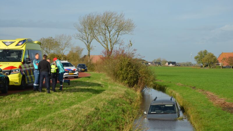 Automobilist belandt in sloot bij eenzijdig ongeval in Baard