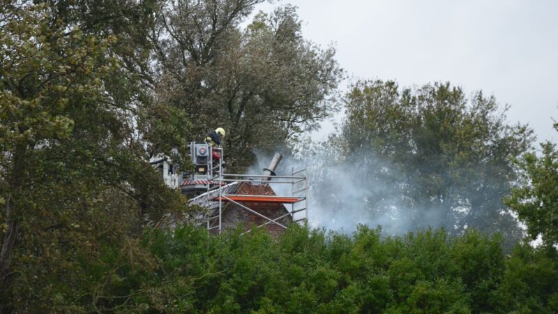 Woning flink beschadigd door uitslaande brand in Koarnjum