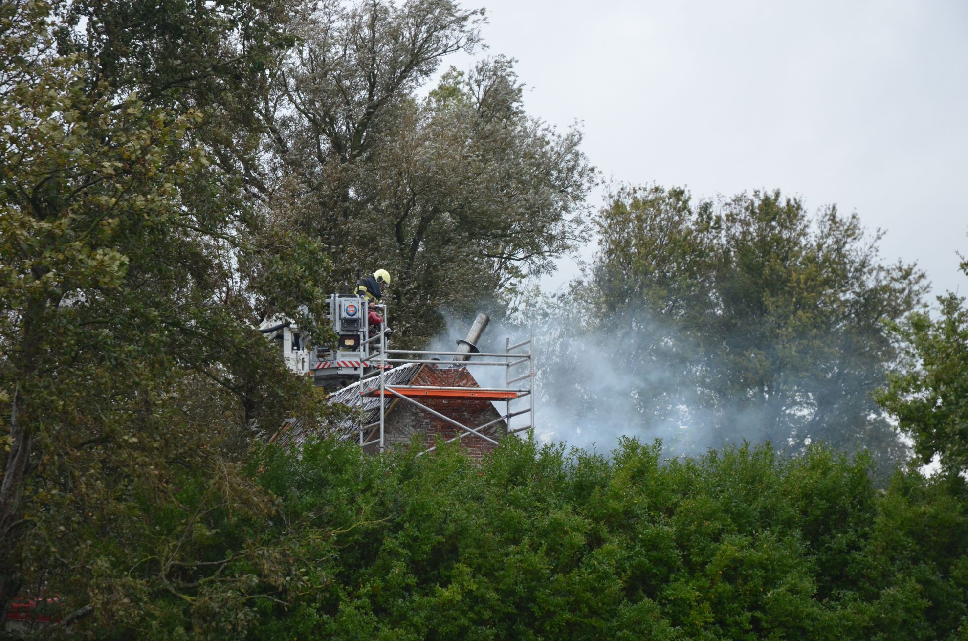 Woning flink beschadigd door uitslaande brand in Koarnjum