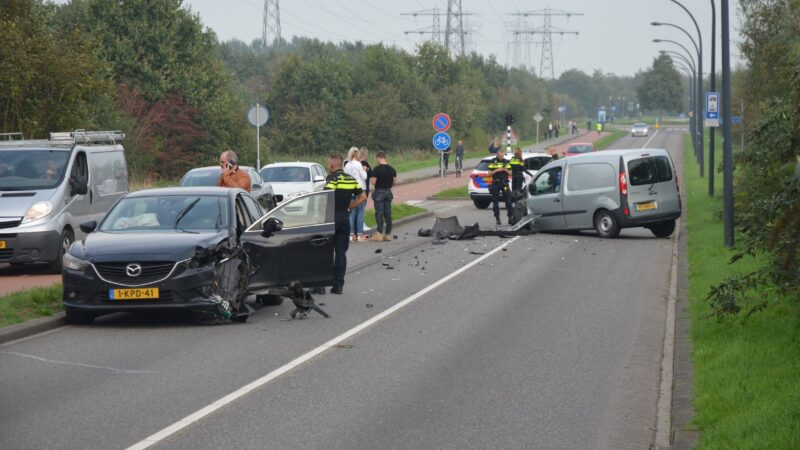 Flinke schade na frontale botsing in Leeuwarden