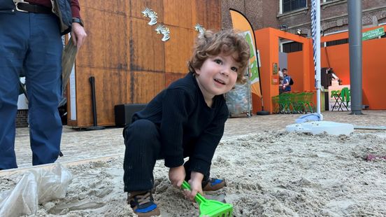 Kinderen spelen met afval in Natuurmuseum Fryslân in Leeuwarden: De Grote Zooizee