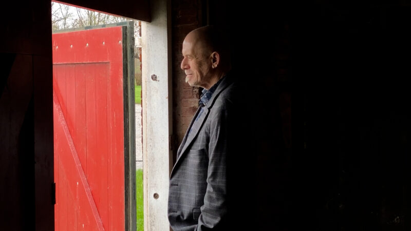 VIDEO: Fotoportretten van voormalig thuisloze kunstenaars “Ik wil vreugde en liefde overbrengen”