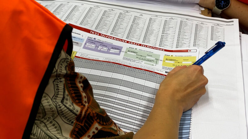 VIDEO: 300 ambtenaren druk met tellen: “Leeuwarders stemmen vaak op provinciegenoten”