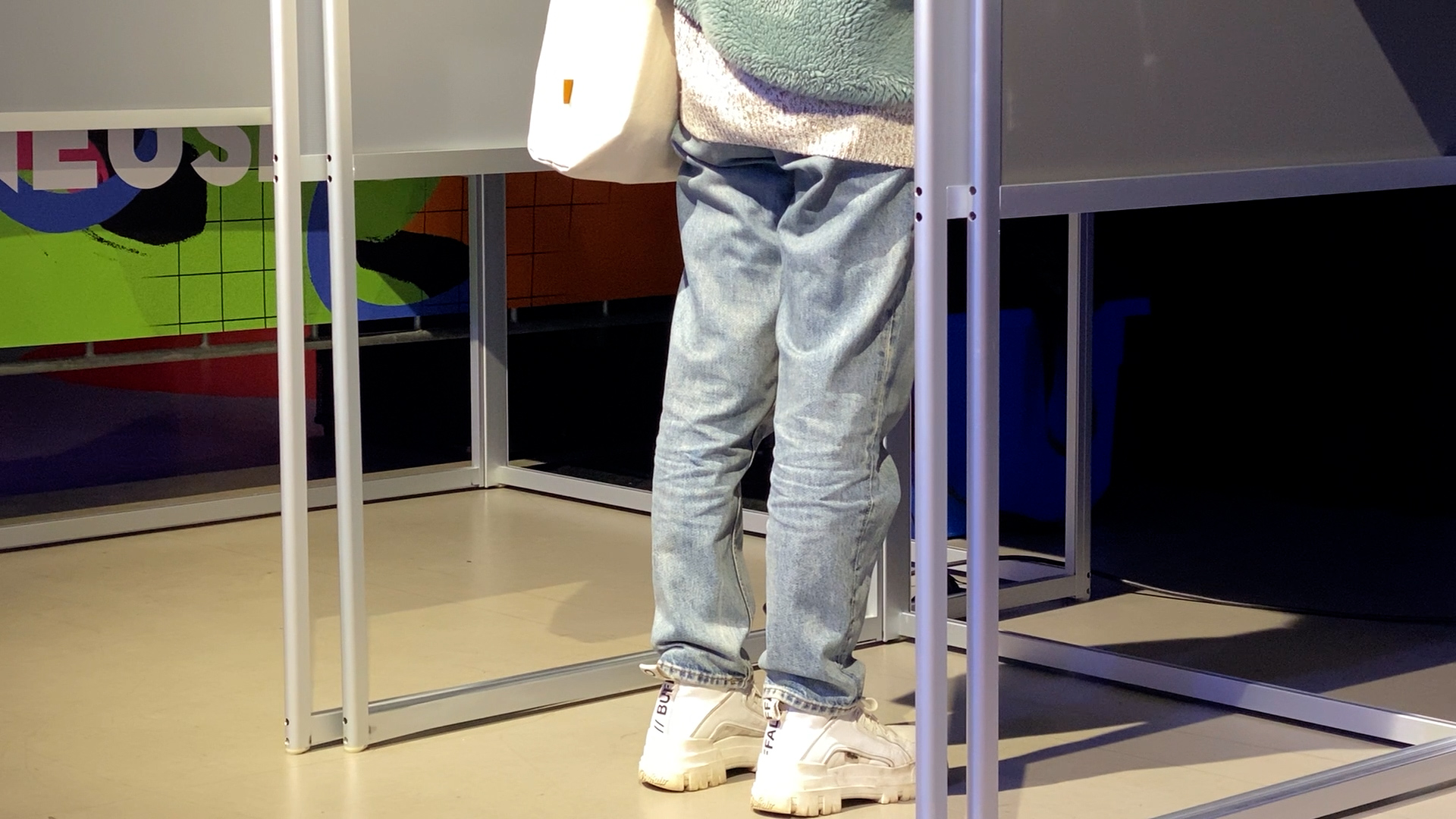 VIDEO Extra toegankelijk stembureau Neushoorn: “Er is meer dan alleen maar gezonde mensen”