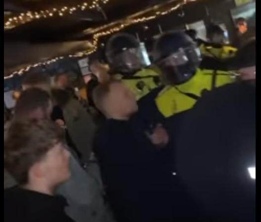 Politie arresteert man met gebiedsverbod in Cambuurcafé