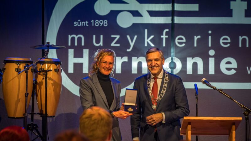 Harmonie Weidum ontvangt Koninklijke Erepenning ter ere van 125-jarig jubileum