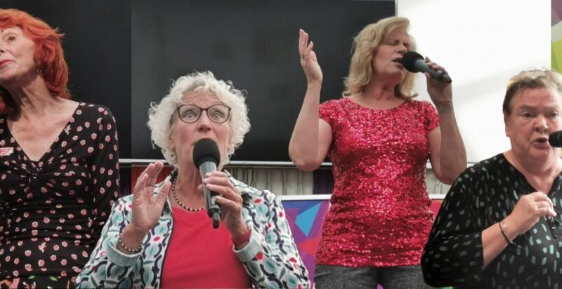 Marianne de Rijk uit Grou en Trienke Hoogenberg uit Leeuwarden prefinalisten Ouderen Songfestival