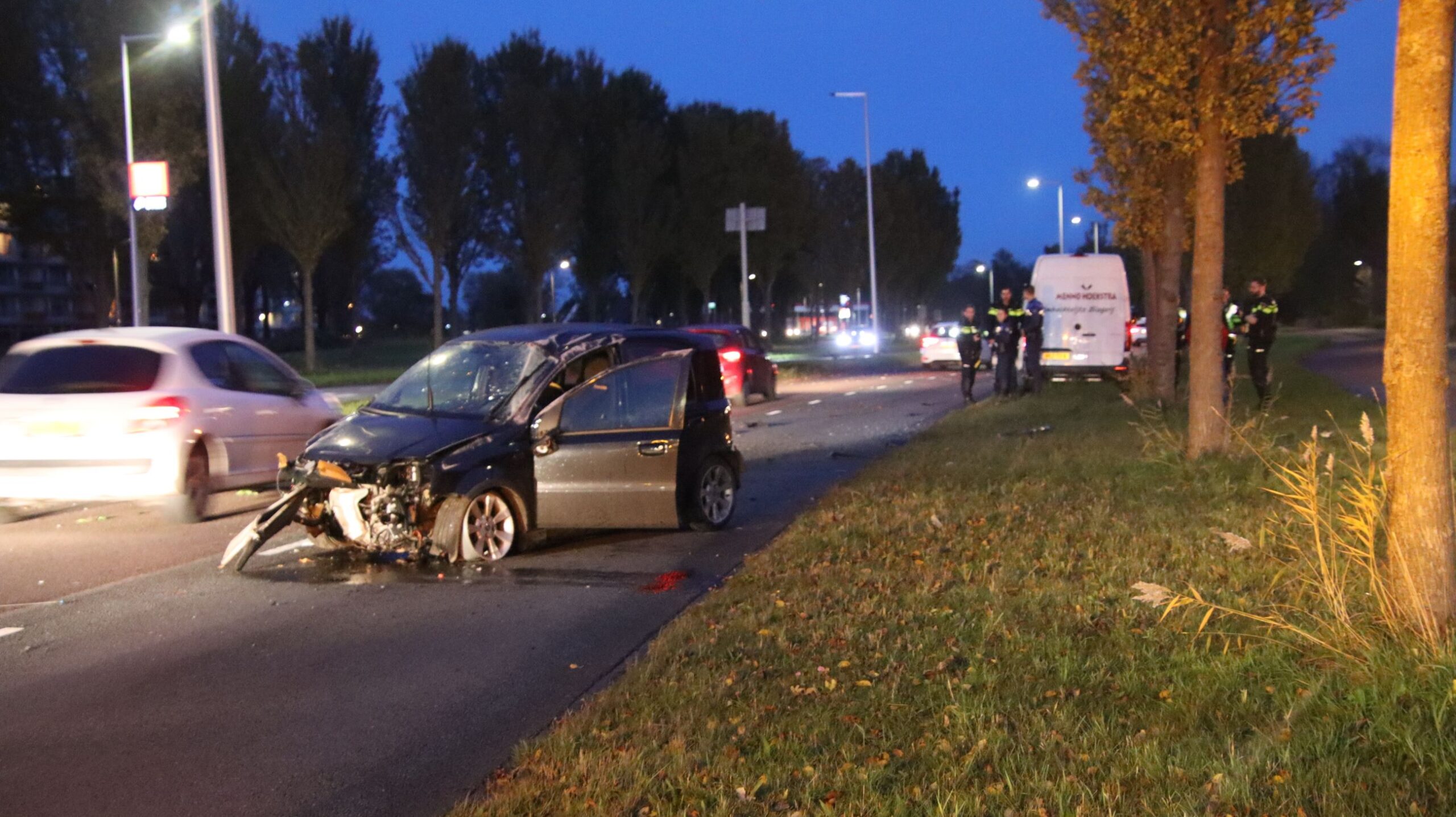 Veel schade bij frontale aanrijding in Leeuwarden