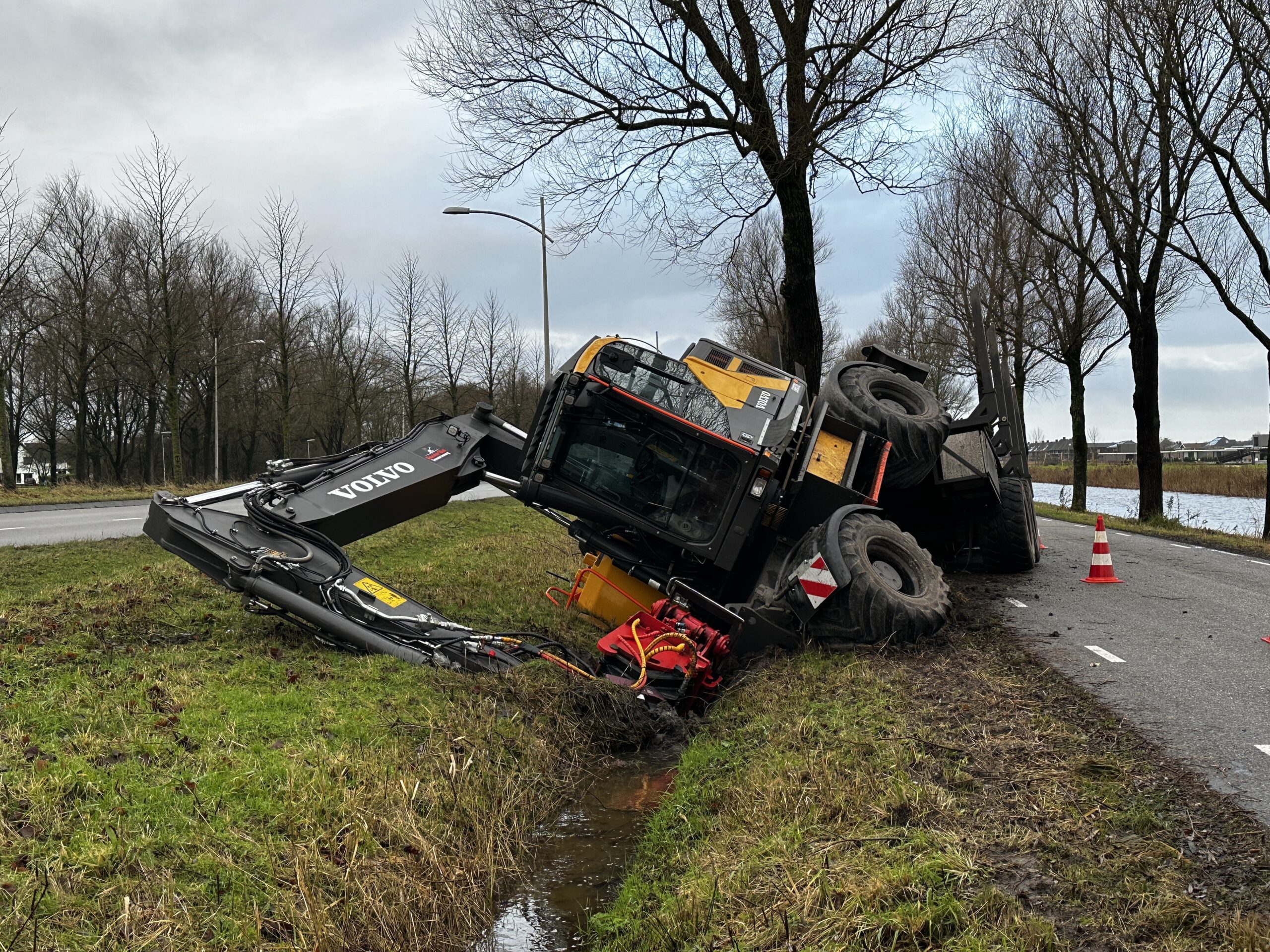 Kraan omgevallen in Leeuwarden