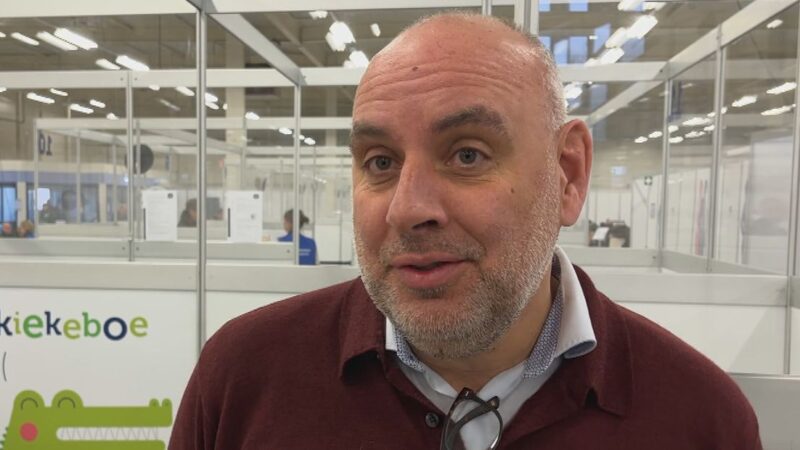 Veel zieken. Corona, griep of verkoudheid? “Geen verschil in hoe je ermee om moet gaan”