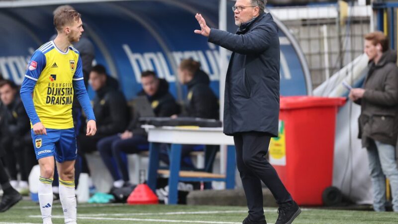 Henk de Jong ziet FC Dordrecht als gelijkwaardige club: “Het wordt een spannende wedstrijd”