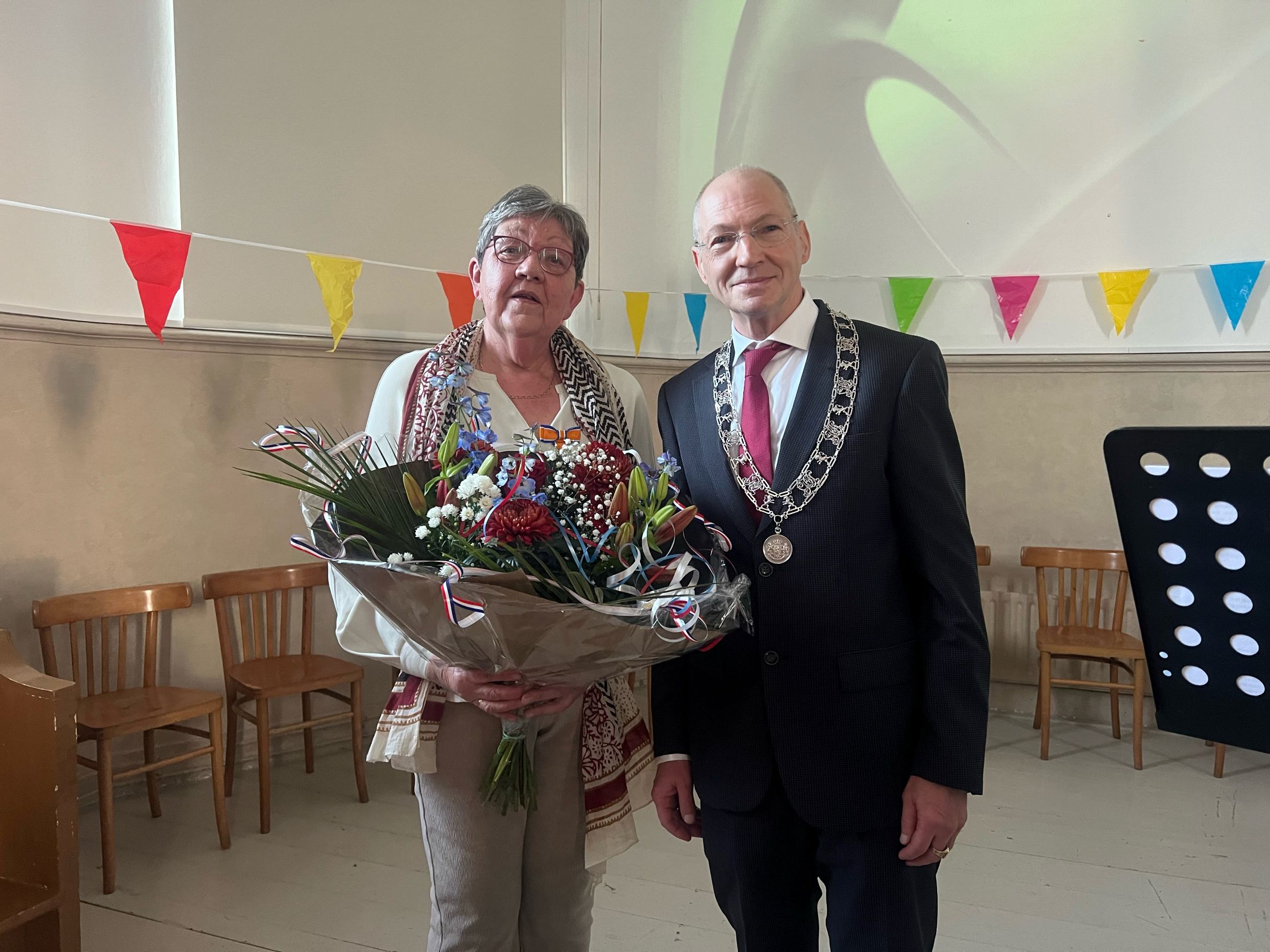 Sjoukje Terpstra uit Baard ontvangt Koninklijke Onderscheiding: tomeloze inzet voor dorp en kerk