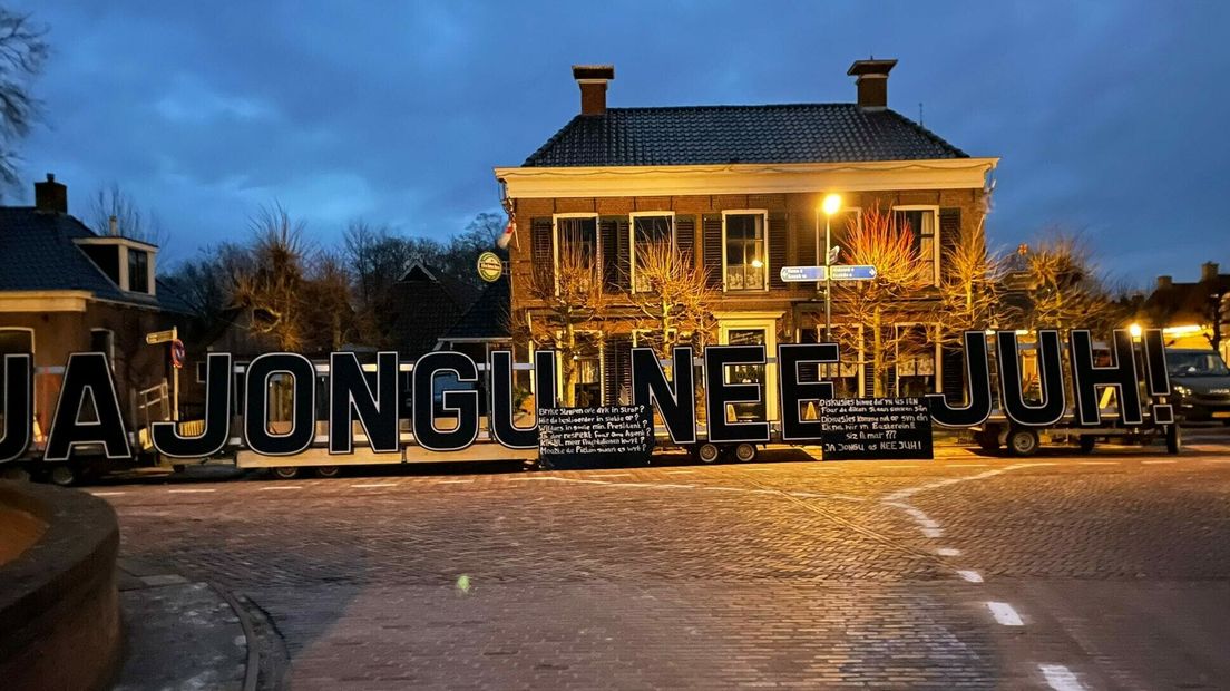 Oudejaarsstunt: letters ‘Ja jongu, nee juh!’ uit Leeuwarden naar Easterein