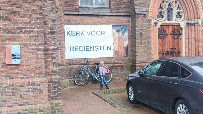 Stil protest bij Bonifatiuskerk tegen sluiting