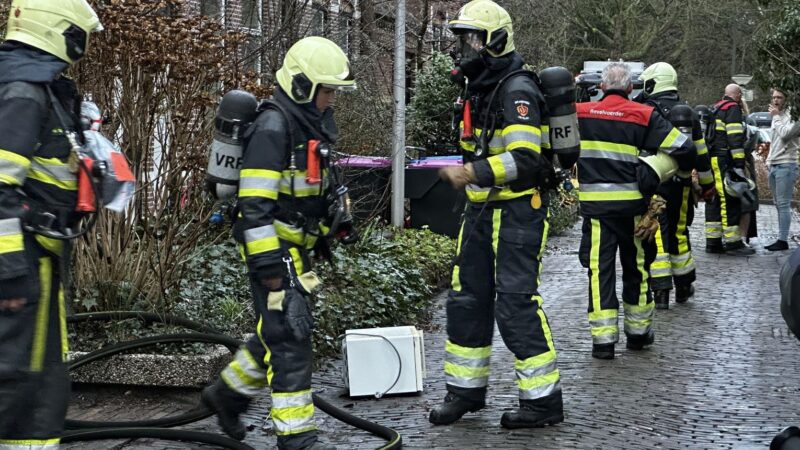 Magnetron vat vlam in woning in Leeuwarden