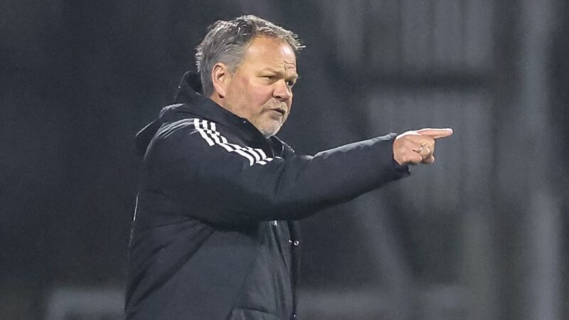 Cambuurtrainer Henk de Jong blij met winst bij FC Dordrecht: “Dit geeft power”