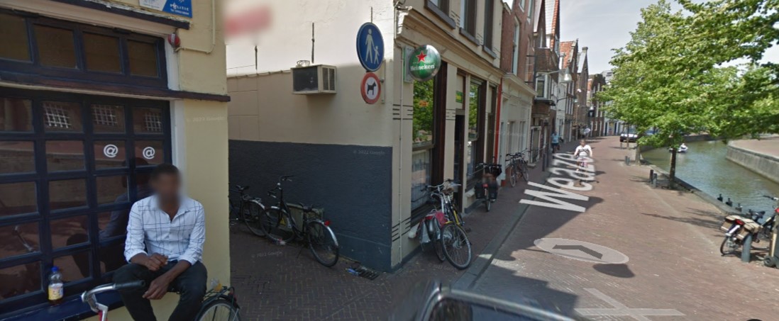 Knal plus rookontwikkeling op de Weaze in Leeuwarden: glas deur vernield