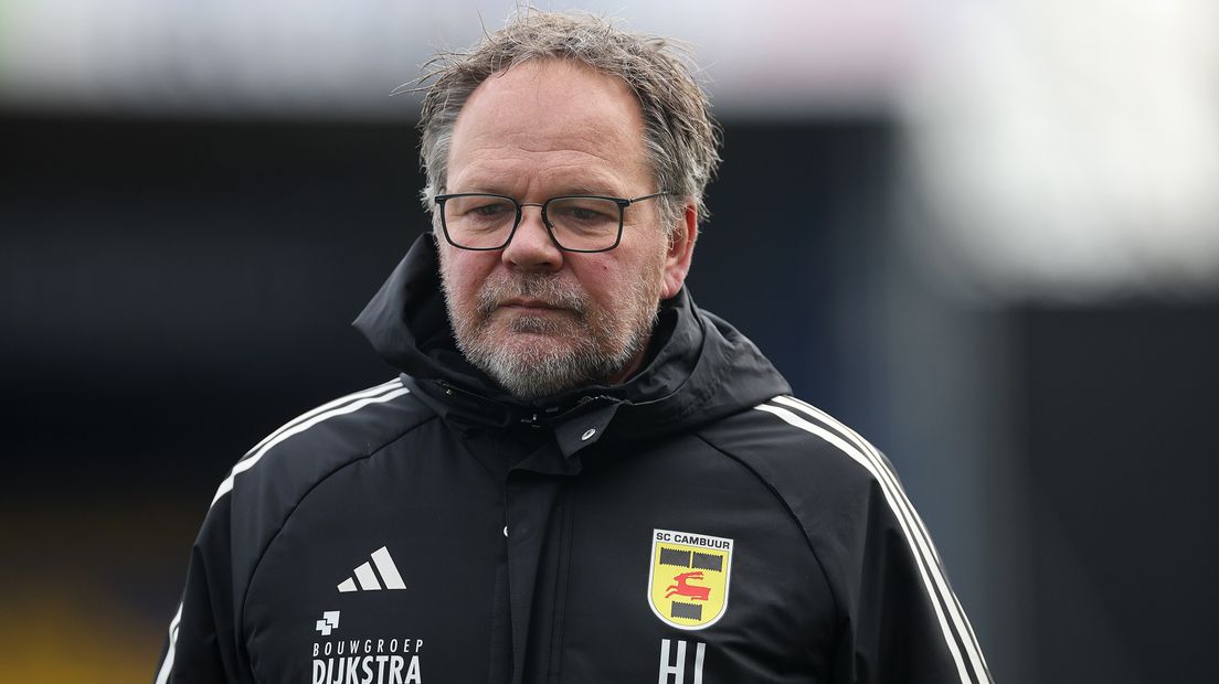 Henk de Jong voelt zich klote na verlies van Jong AZ: “We zitten al een tijdje in een verkeerd spoor”