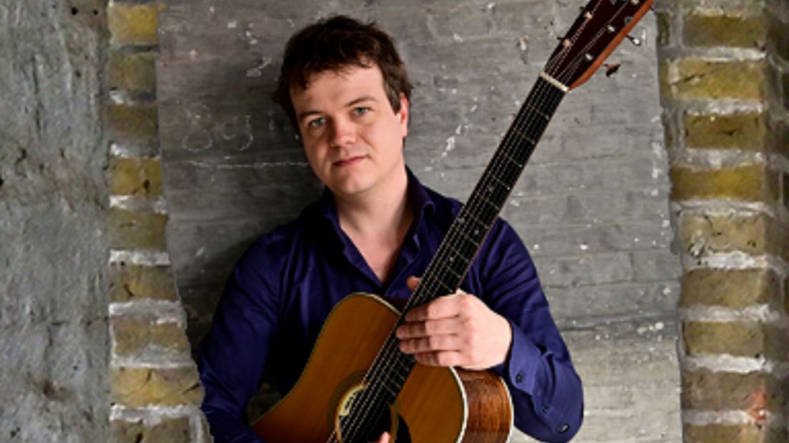 Aron Veninga uit Leeuwarden leerde het spelen in de kerk: “God mag zich soms wel wat meer laten zien”