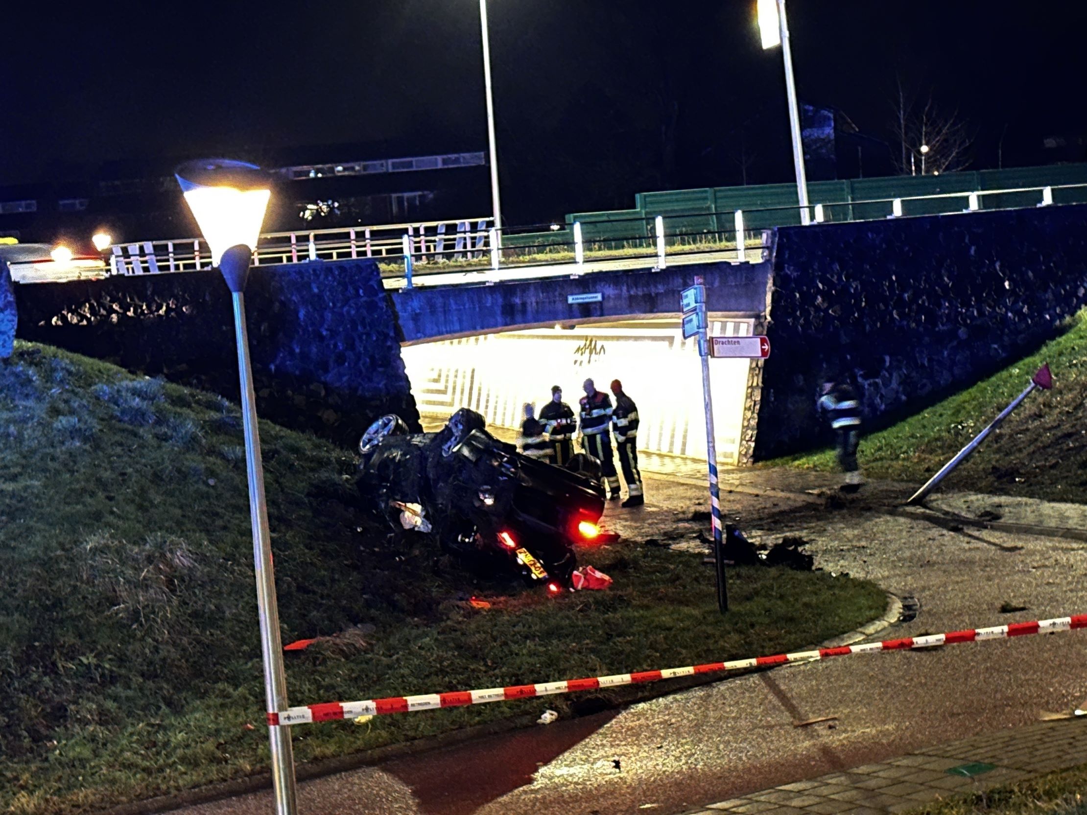 Politie schiet op inbrekers tijdens wilde achtervolging in Leeuwarden; twee verdachten zwaargewond