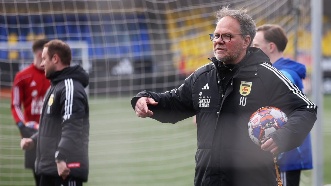 Cambuurtrainer Henk de Jong: “Situatie van Emmen vergelijkbaar met die van ons”