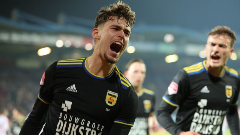 Grieperig Cambuur pakt knap punt bij koploper Willem II