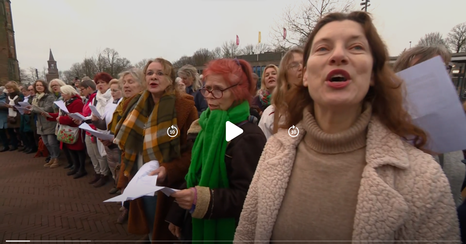 Een vredeskoor van 300 mensen op het Oldehoofsterkerkhof