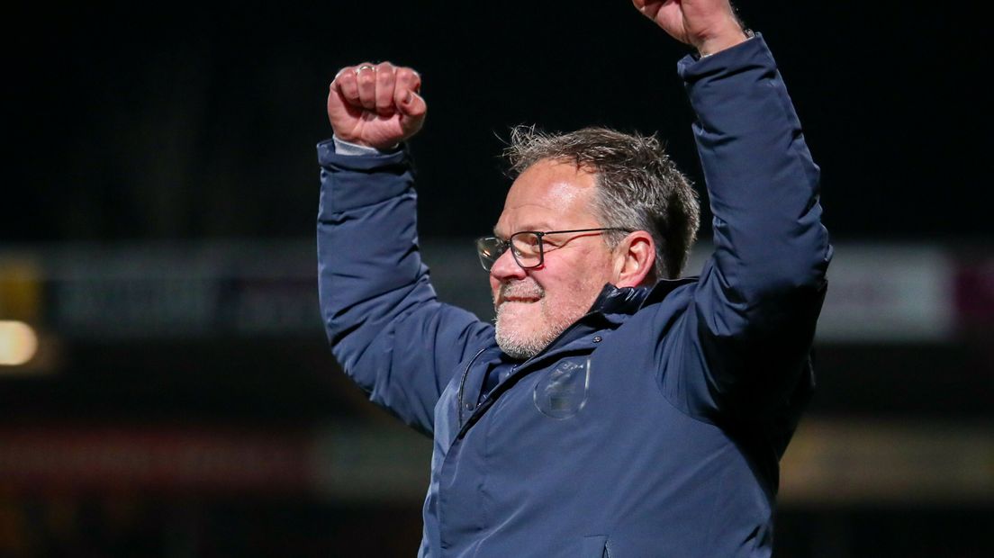 Henk de Jong trots op ploeg en publiek: “Cambuur kan Europa in, alles kan”