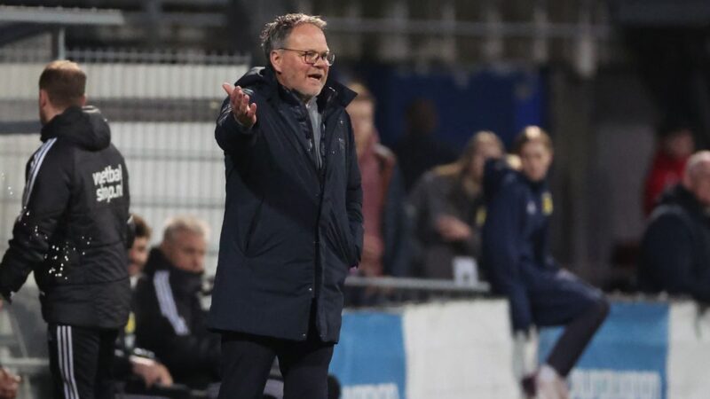 Henk de Jong witheet na nieuw puntenverlies: “Ik schreeuw me de pleuris”