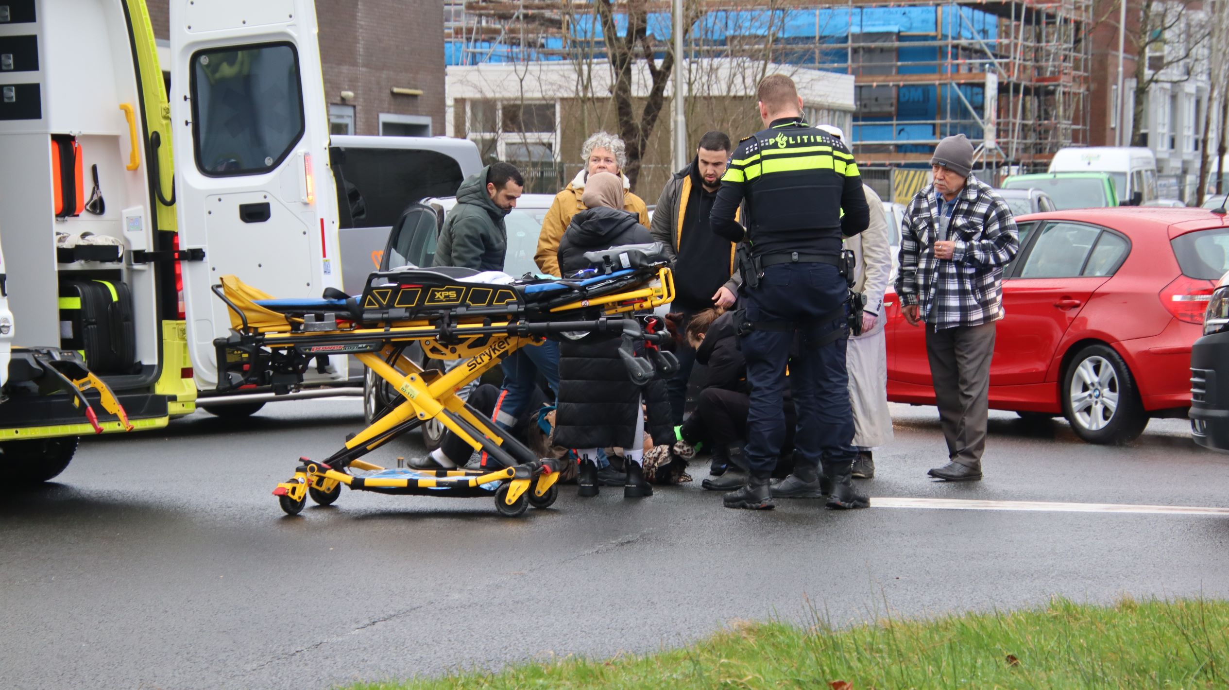 Fietser aangereden door automobilist op de kruising Brandemeer/Luchtenrek in Leeuwarden