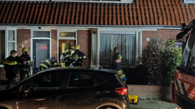 Hulpdiensten forceren deur van woning aan Ruusbroecstraat in Leeuwarden