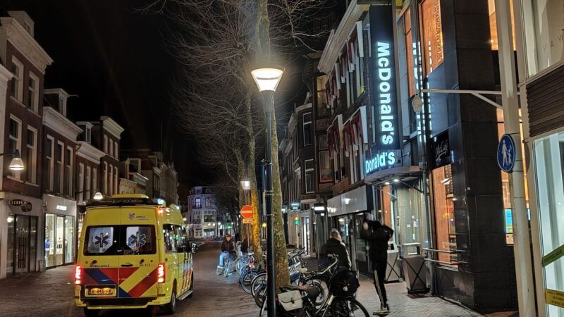Man raakt te water na mogelijke beroving in Leeuwarden