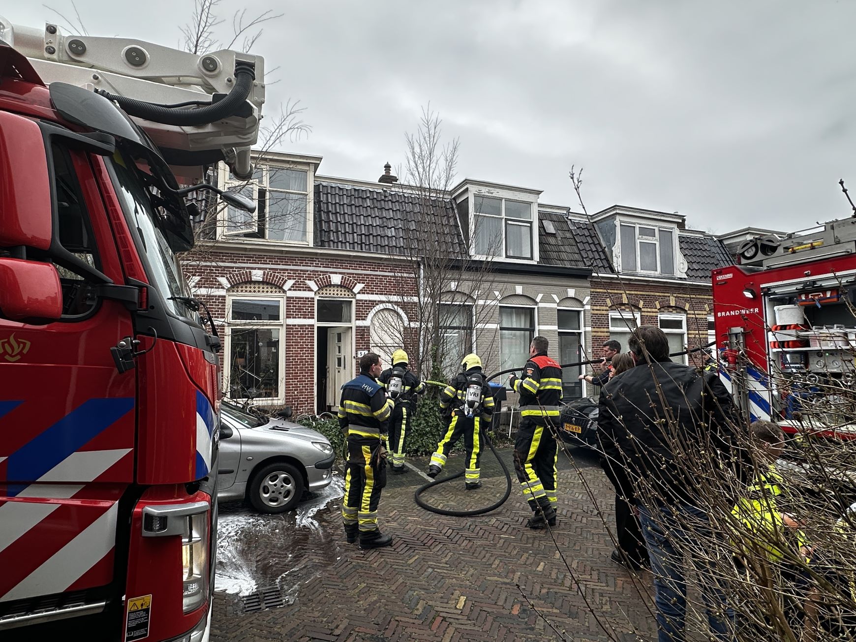 Man gewond bij brand in woning aan de Ypeijstraat te Leeuwarden