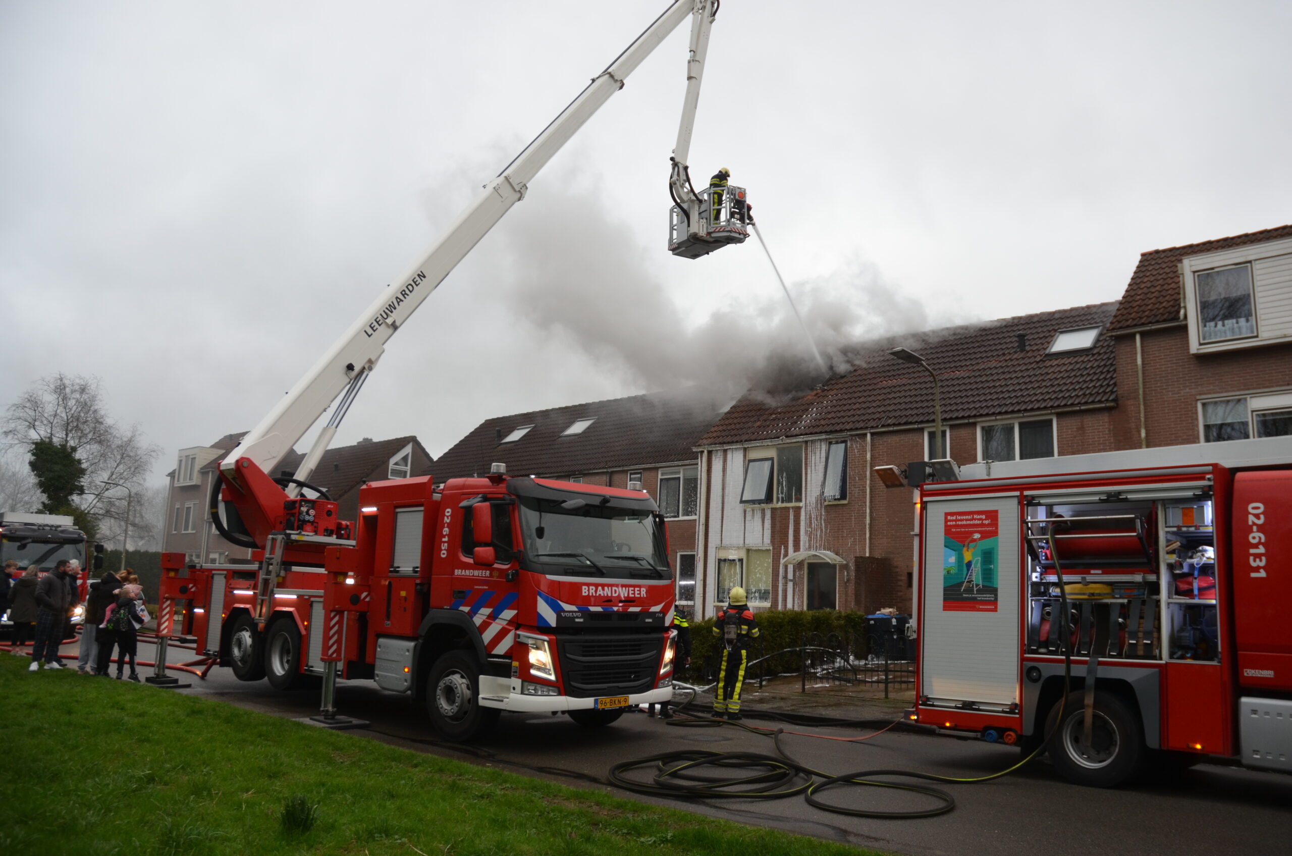 Flinke rookontwikkeling bij uitslaande woningbrand in Leeuwarden