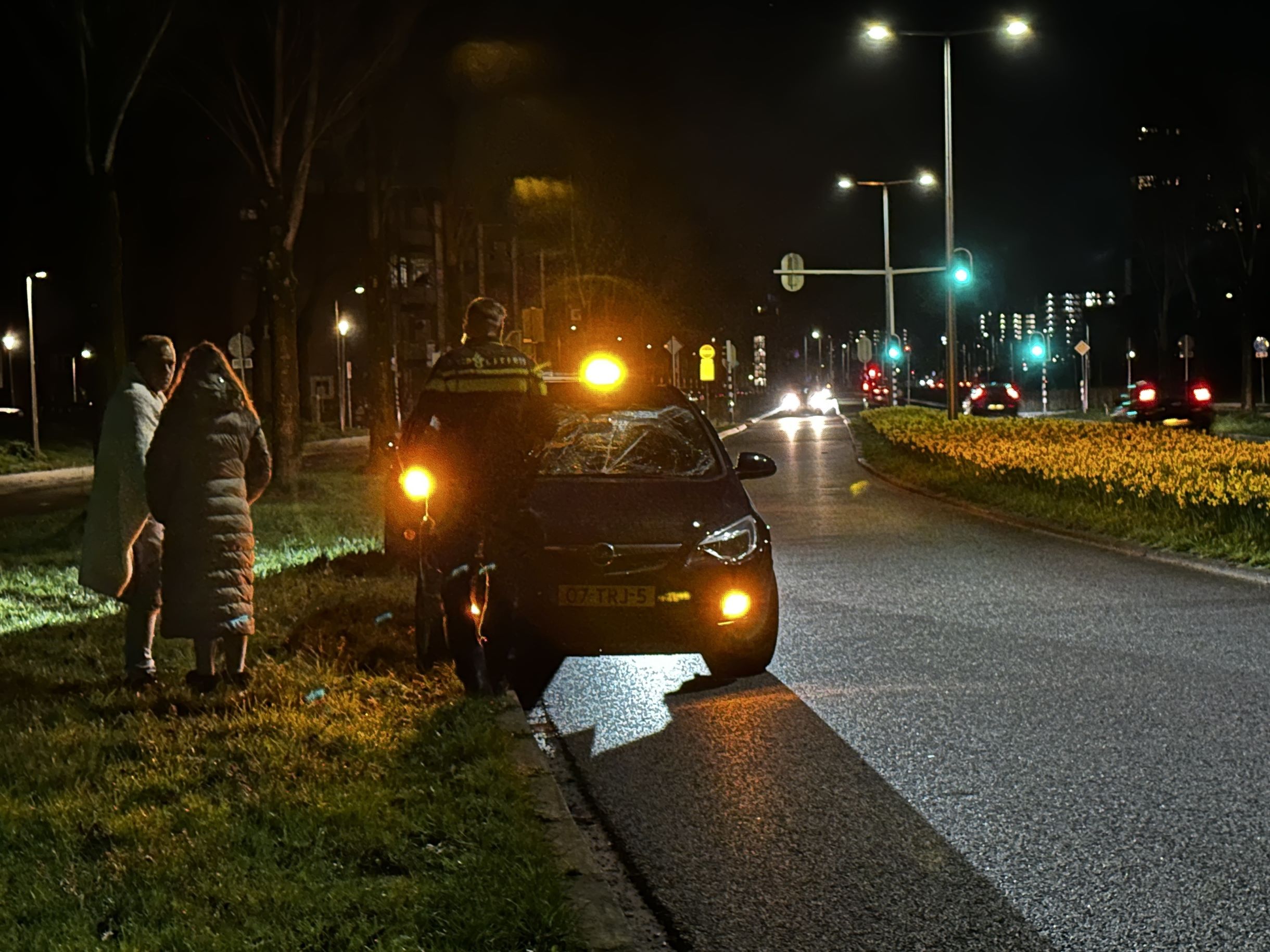 Auto fiks beschadigd na aanrijding met fatbike met twee opzittenden in Leeuwarden